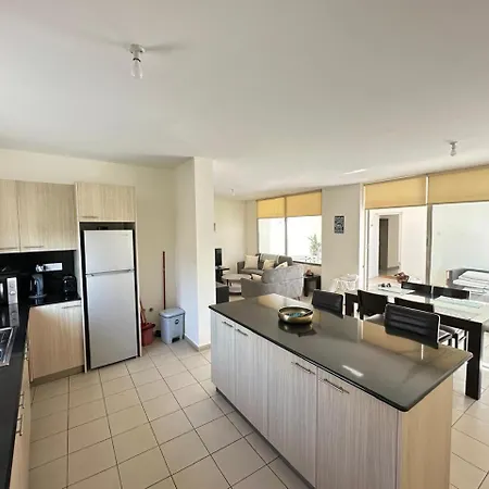 Charming Centre W Pool - Flats 303 * Larnaka