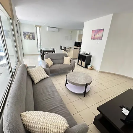Charming Centre W Pool - Flats 303 Larnaka