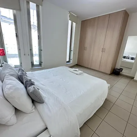 Charming Centre W Pool - Flats 303 Ferienhaus Larnaka