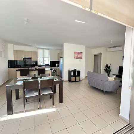 Charming Centre W Pool - Flats 303 * Larnaka