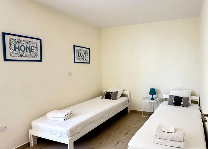 Modern Center With Pool Daire *