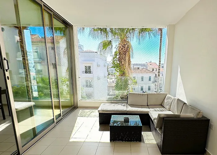 Daire Modern Center With Pool Larnaca