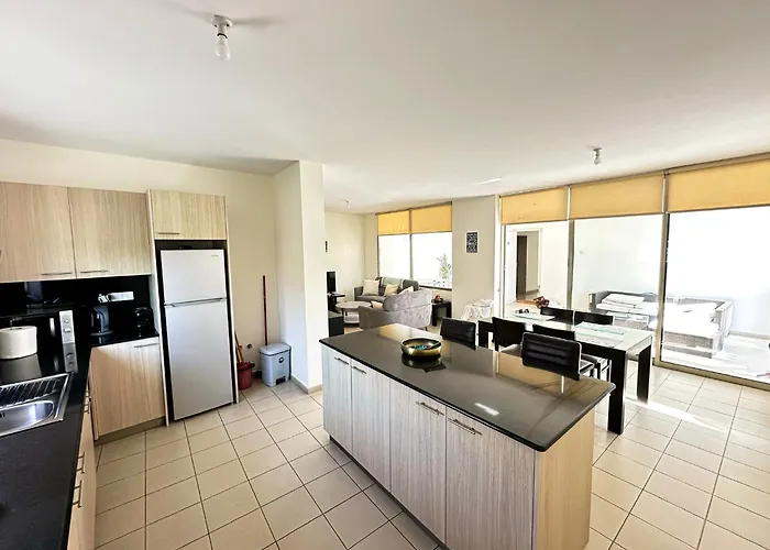 Modern Center With Pool Daire