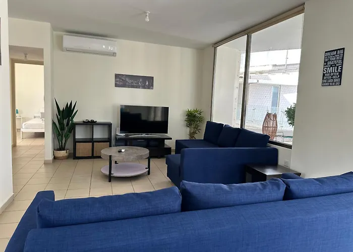 Daire Modern Center With Pool Larnaca